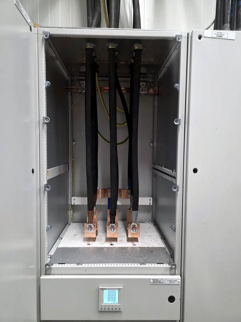 Cables terminated in a switchboard section