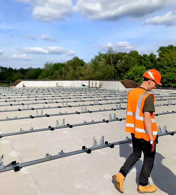Operative walking among the ballasted mounting rails