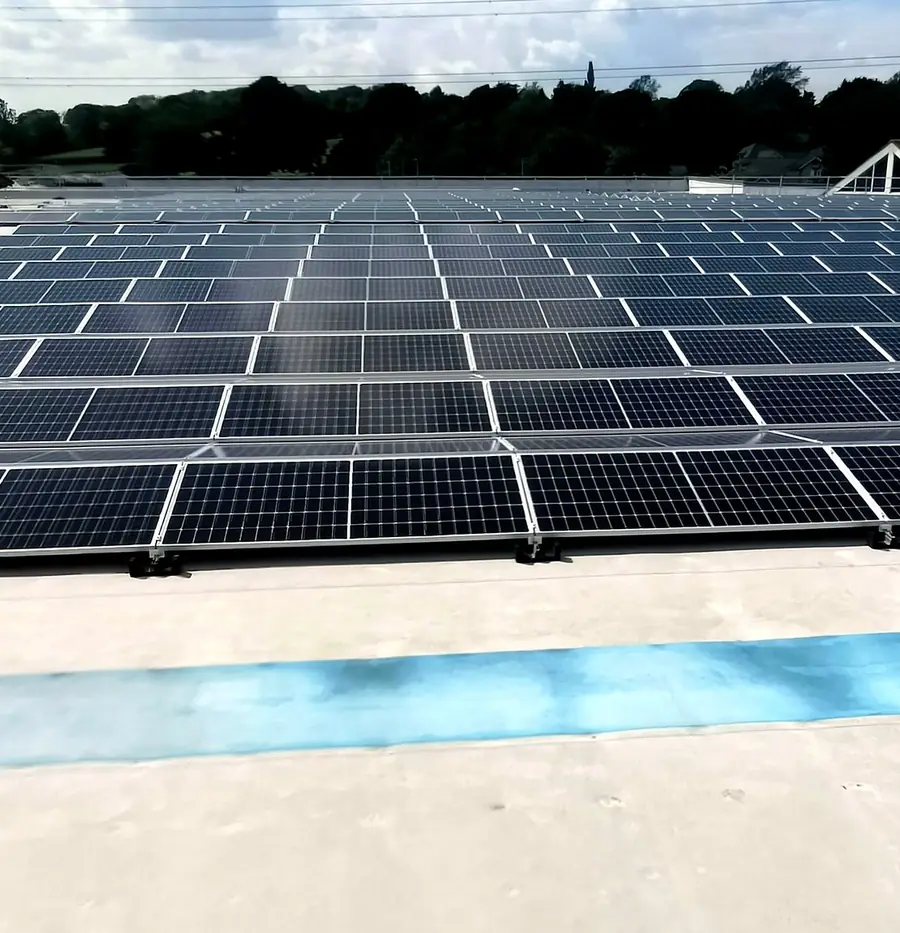 Long module rows across the flat roof