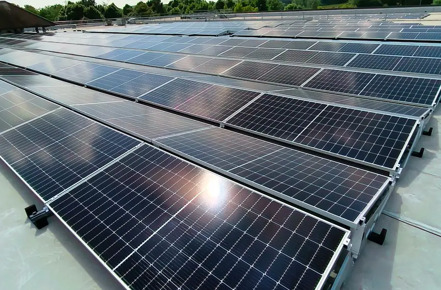 Module rows on ballasted frames along the roof