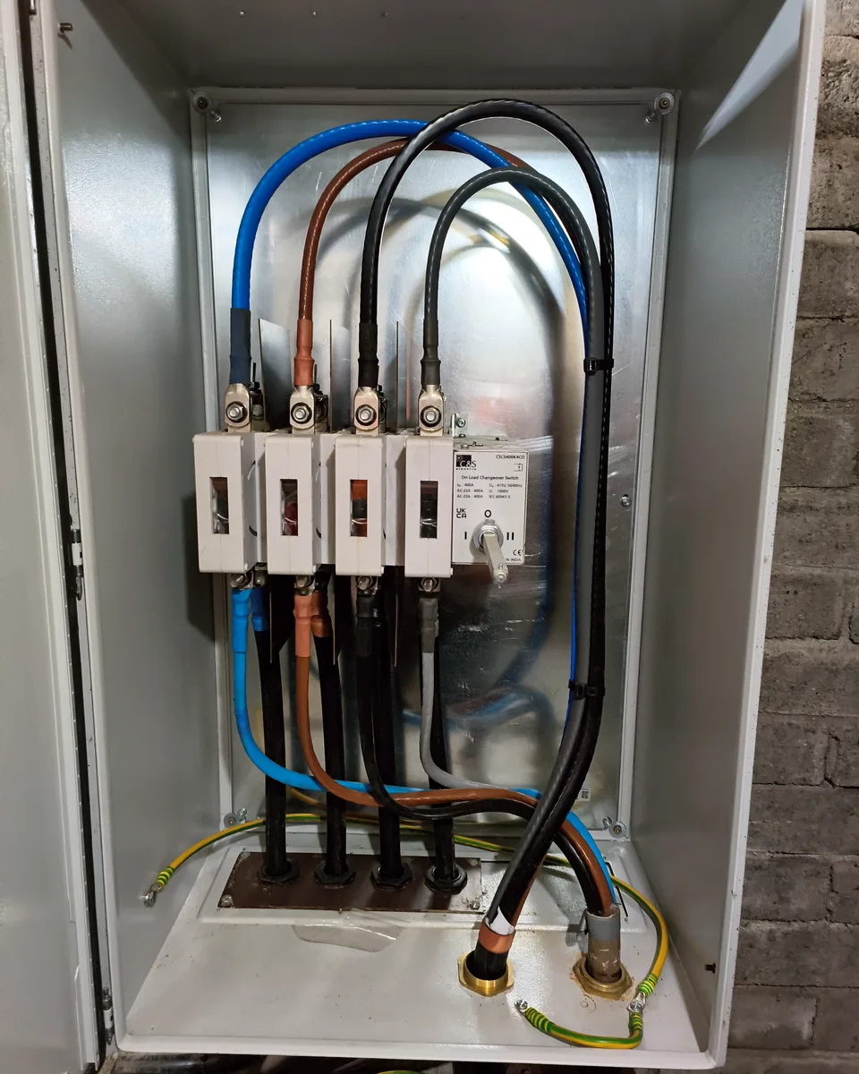 On-load changeover switch, terminated and dressed